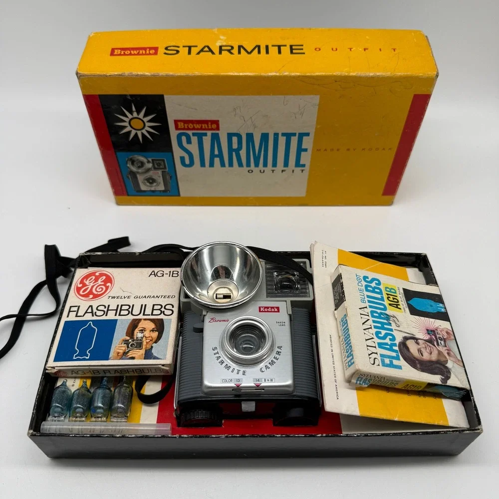 Kodak Brownie Starmite Camera Outfit Vintage 127 Film Gray Kit with Box Bulbs